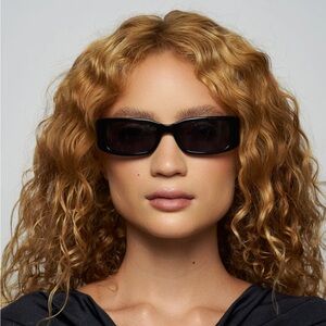 NIB Elisa Johnson Reigne Sunglasses in Gloss Black